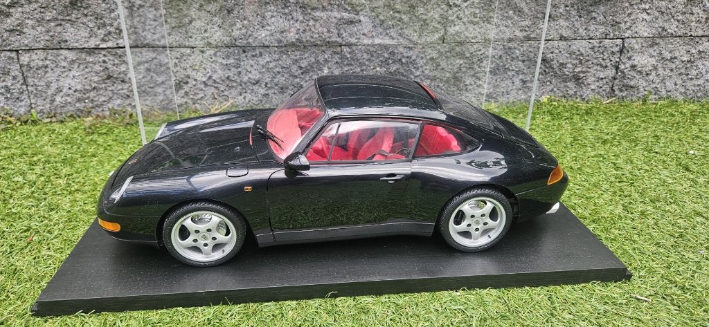 Unieke Pocher Porsche 993 schaal 1:8 incl vitrinebox, Hobby en Vrije tijd, Modelauto's | 1:5 tot 1:12, Ophalen, Zo goed als nieuw
