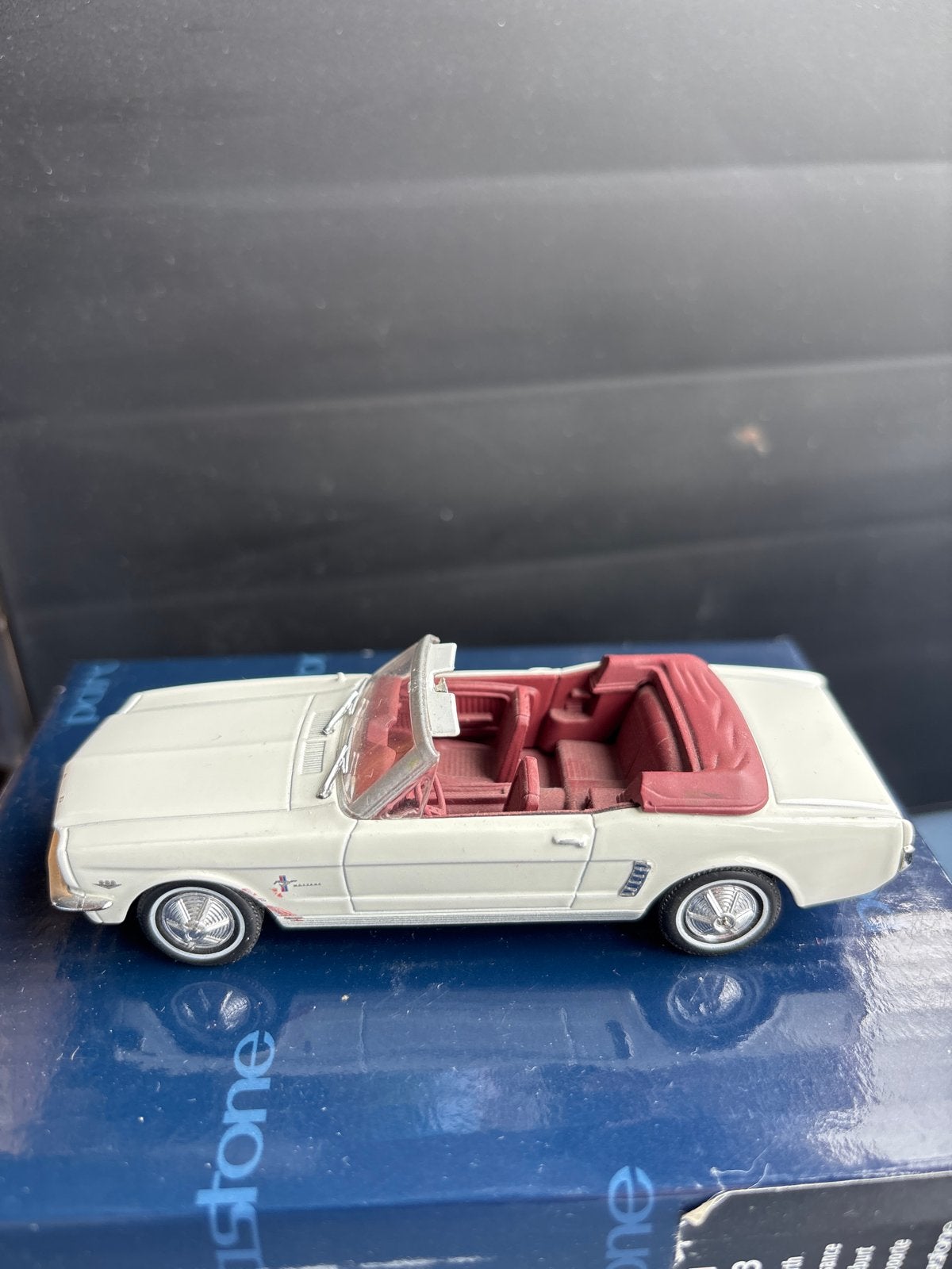 James Bond Collectie Ford Mustang - Schaalmodel, Ophalen of Verzenden, Zo goed als nieuw