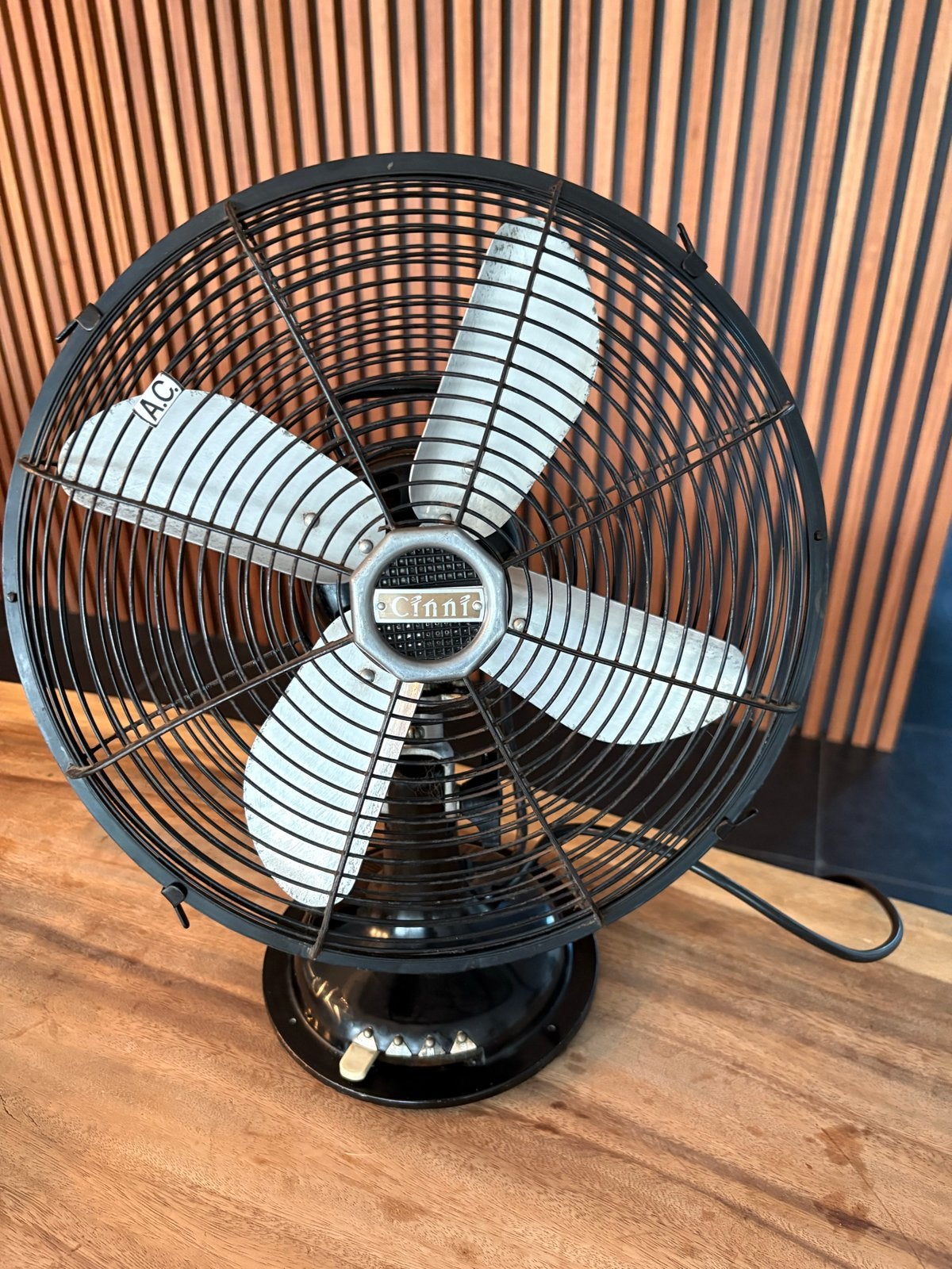 Vintage Cinni Tafelventilator - Zwart Metaal, Jaren '60/'70, Witgoed en Apparatuur, Ventilatoren, Ophalen of Verzenden, Tafelventilator