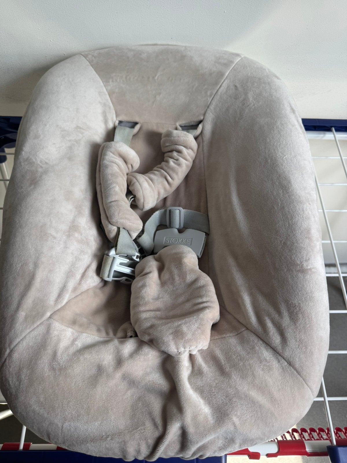 Stokke newborn set met speelboog en twee hoezen, Kinderen en Baby's, Kinderstoelen, Ophalen, Zo goed als nieuw, Meegroeistoel