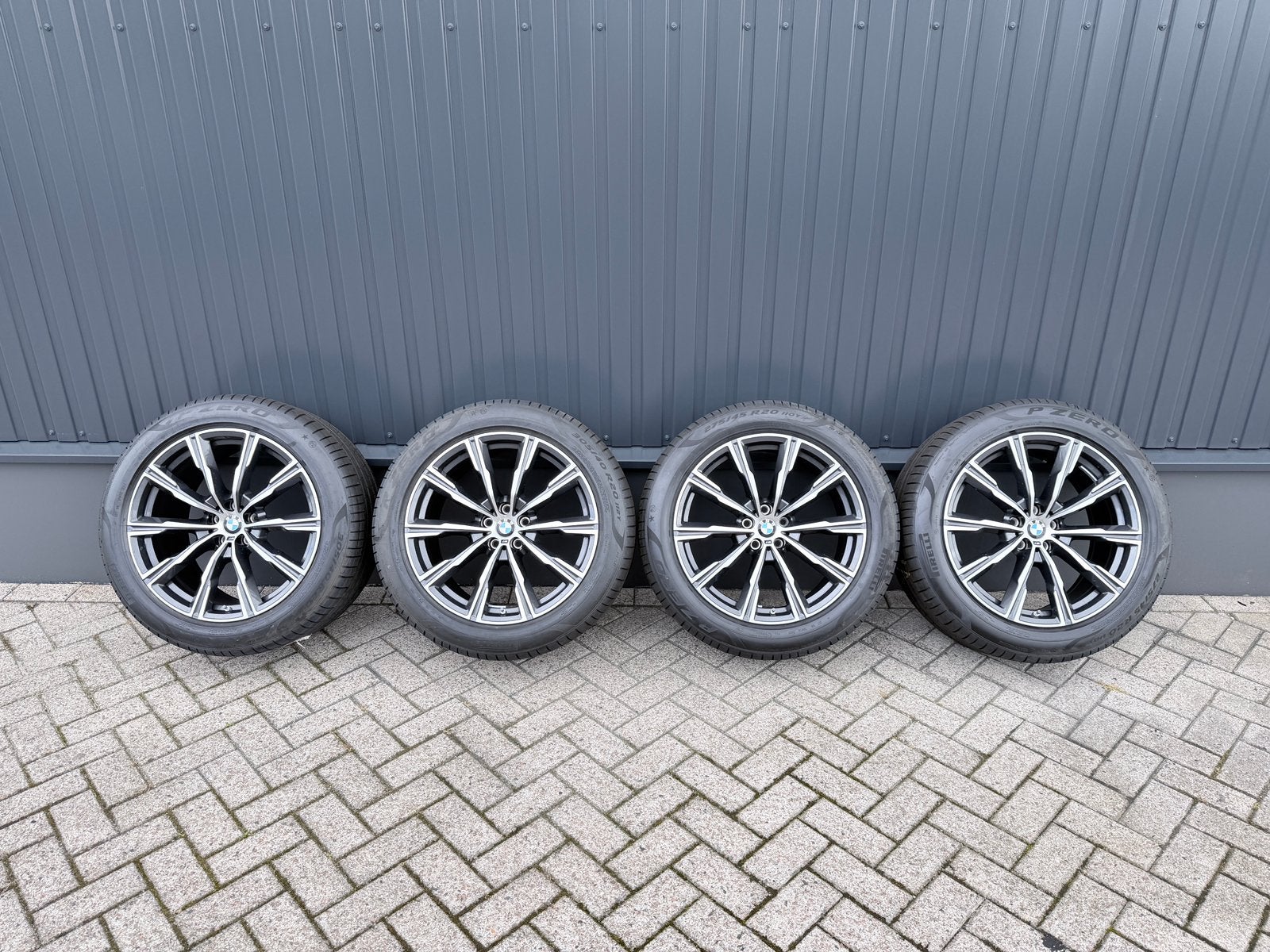 Bmw X5 M breedset NIEUWSTAAT! (Pirelli) Runflat DOT:2825, Ophalen, Banden en Velgen, Nieuw, 305 mm