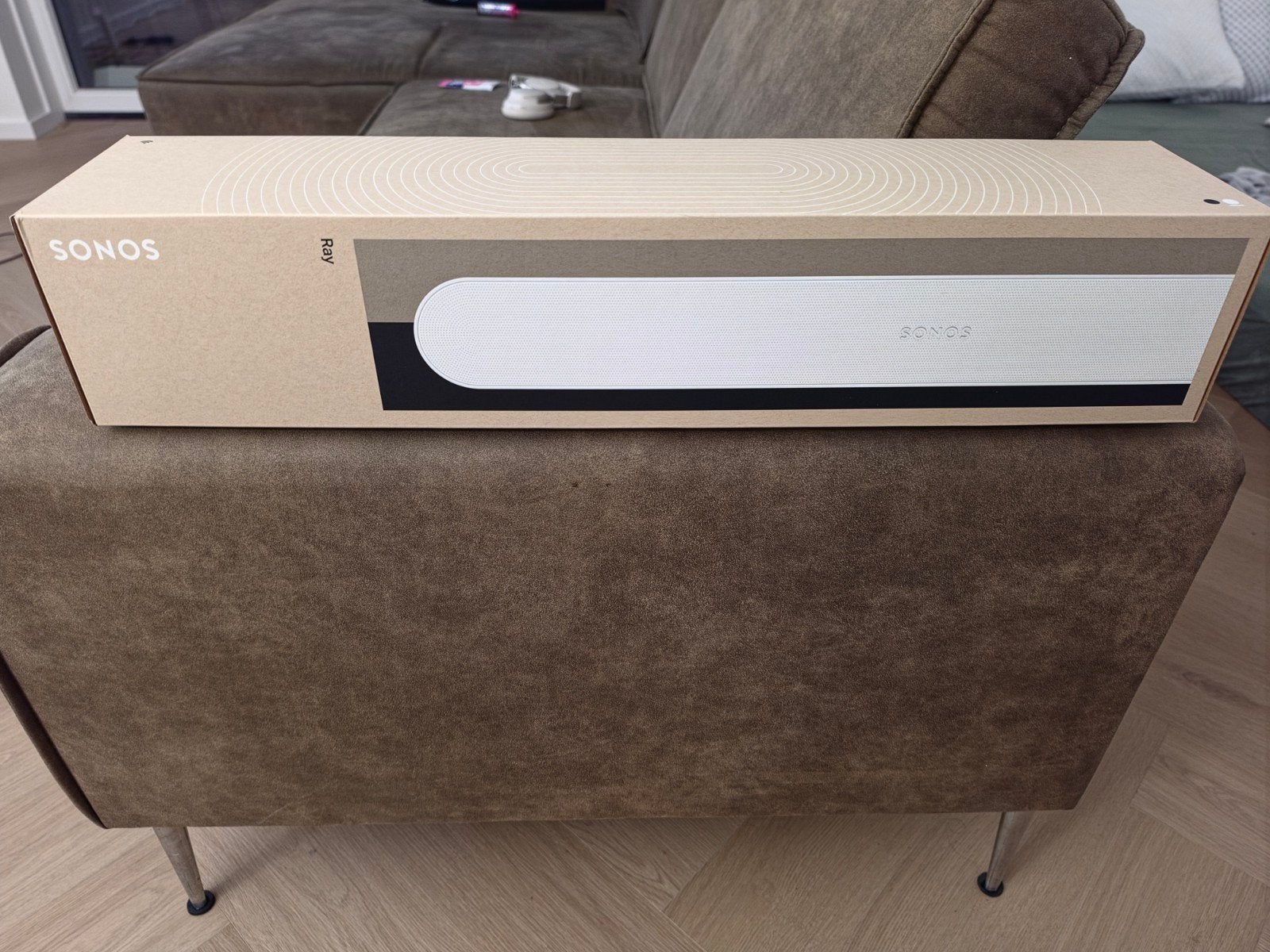 Foto 2 van Nieuwe Sonos Ray Soundbar Wit - met bon Ongeopend