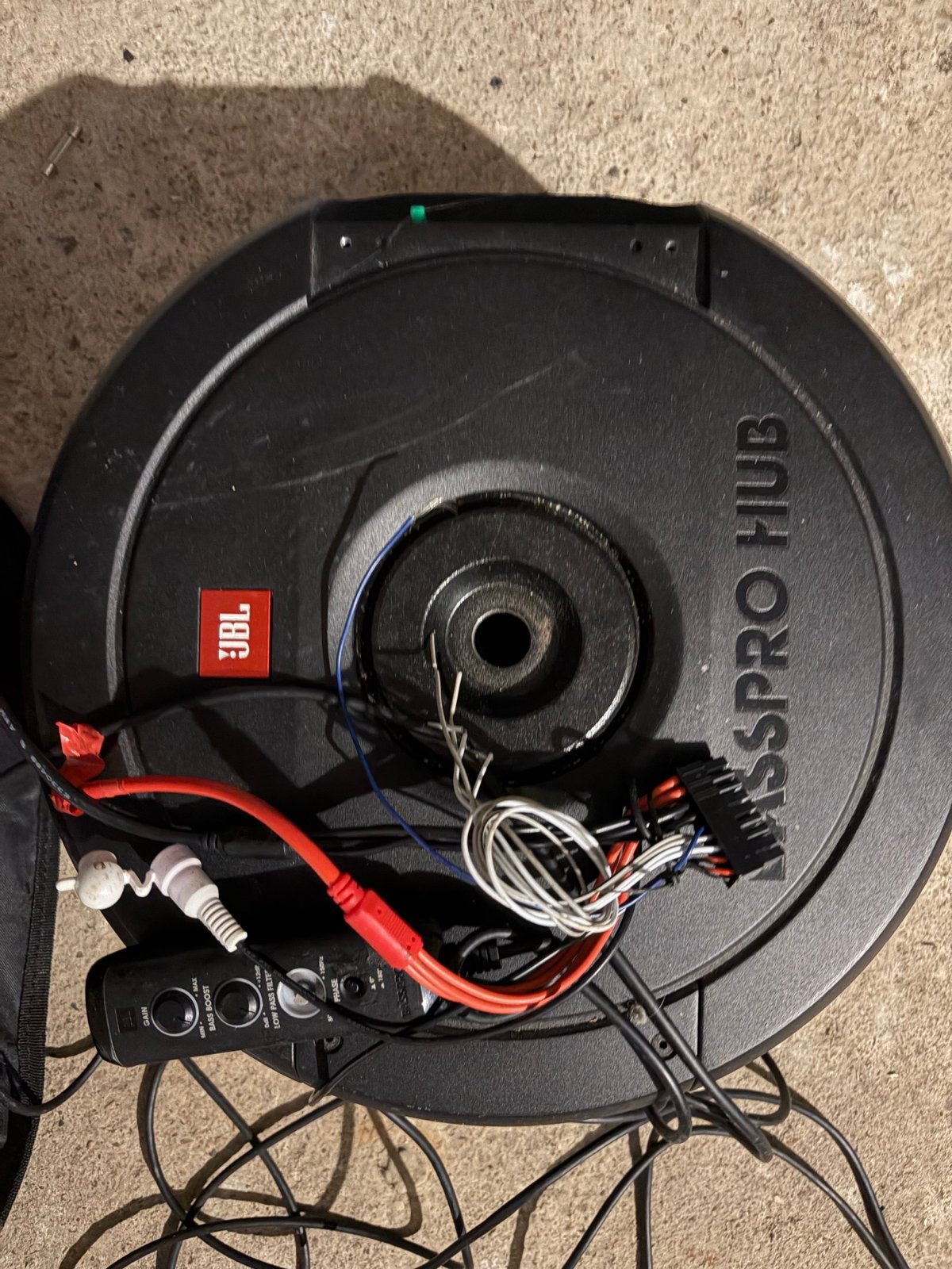 JBL BassPro Hub subwoofer - Werkt, maar beschadigd, Ophalen, Gebruikt