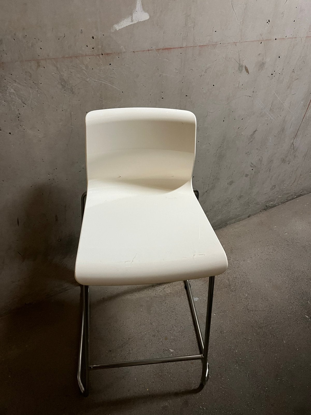 Witte barkruk Ikea, Ophalen, Kunststof, Gebruikt, Met voetsteun