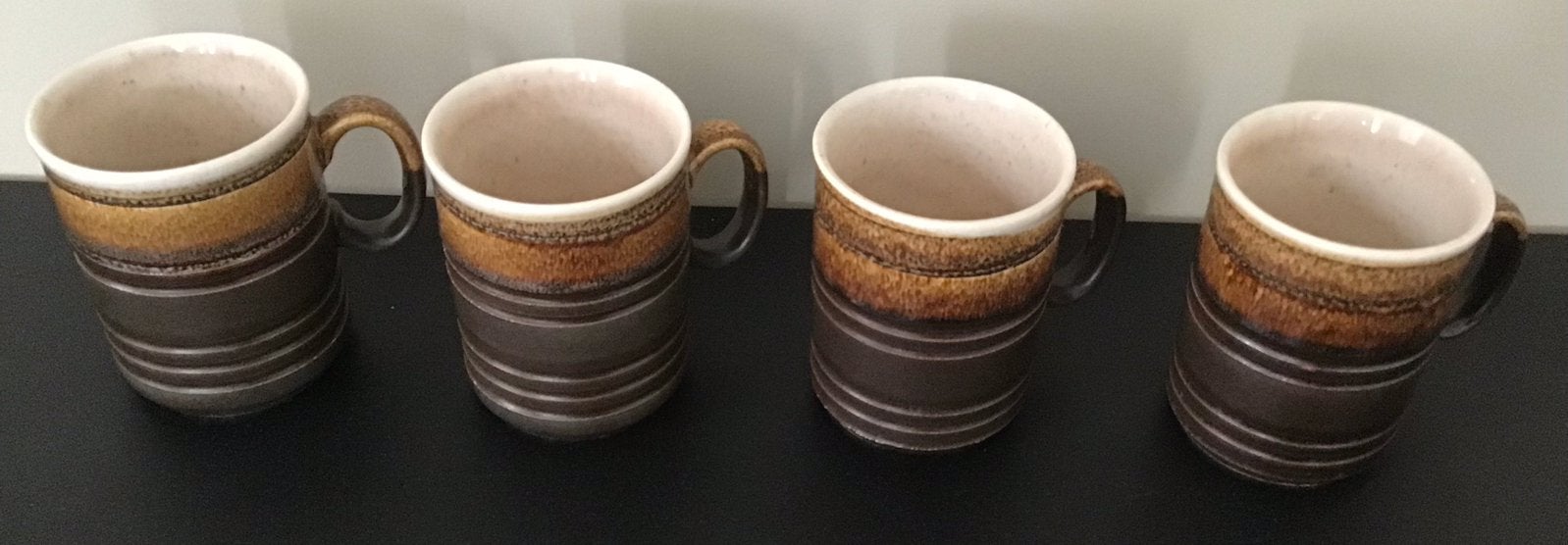 4 Staffordshire Kiln Craft bekers koffie keramiek bruin, Keramiek, Ophalen of Verzenden, Zo goed als nieuw, Overige stijlen
