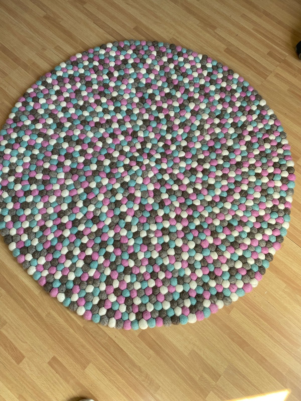 Kinderkamer kleed van vilten balletjes 90cm rond, Ophalen of Verzenden, Zo goed als nieuw, Rond, 50 tot 100 cm