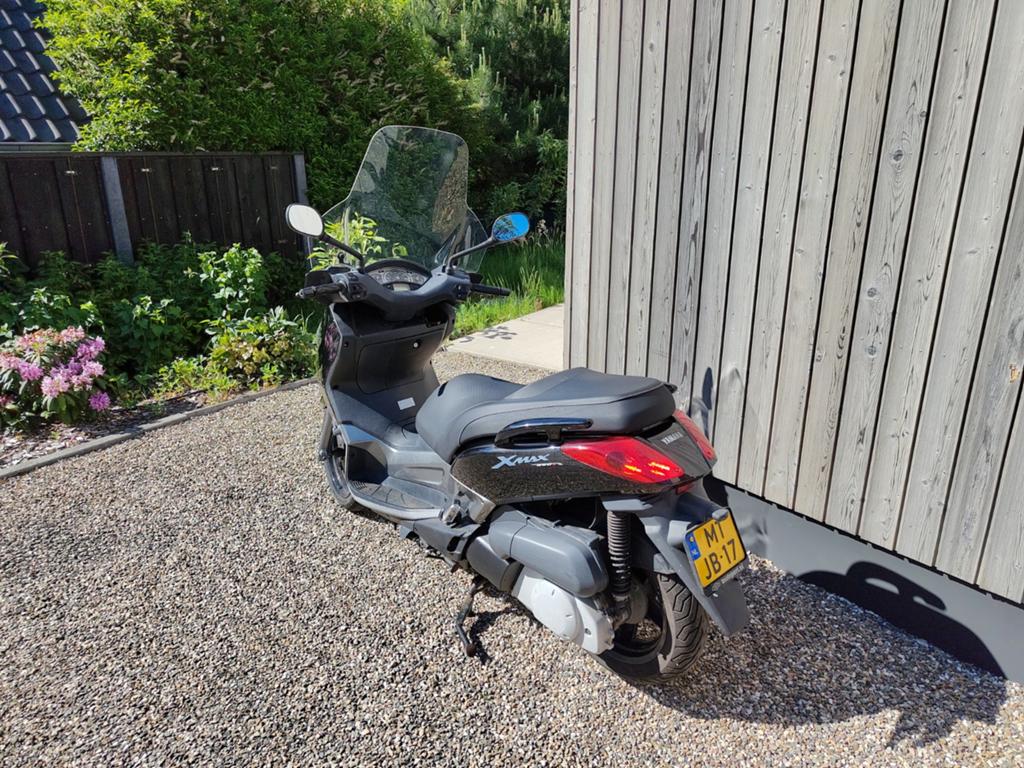Yamaha XMax 250 (2008) met Fabbri scherm en winterdek