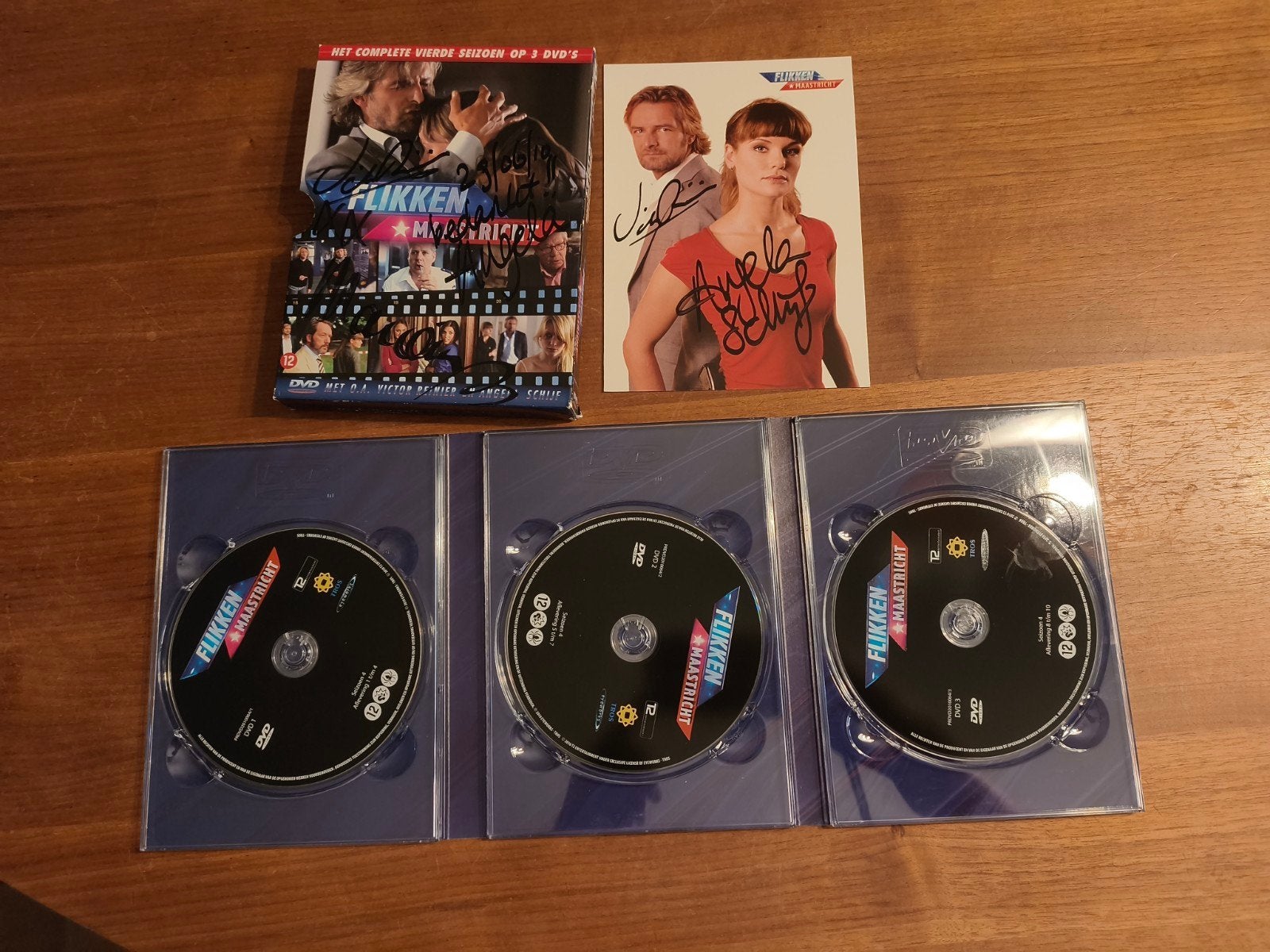 Gesigneerde DVD Box Flikken Maastricht Seizoen 4, Cd's en Dvd's, Dvd's | Tv en Series, Boxset, Drama, Ophalen of Verzenden, Zo goed als nieuw
