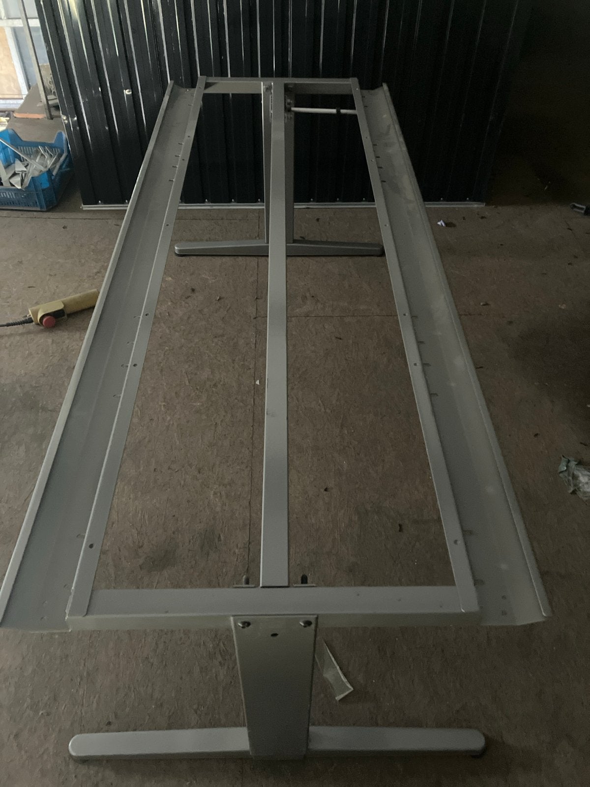 In hoogte verstelbaar bureau met nieuw blad 180x90, Huis en Inrichting, Ophalen of Verzenden, In hoogte verstelbaar, Zo goed als nieuw
