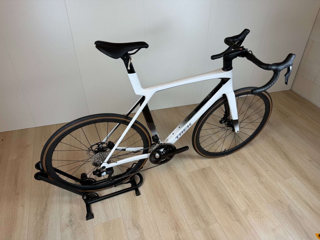 Trek Madone SL 6 Gen 8 - Shimano 105 Di2 - Maat L - Nieuw, Fietsen en Brommers, 28 inch, Carbon, Info@velostudio.nl, Heren
