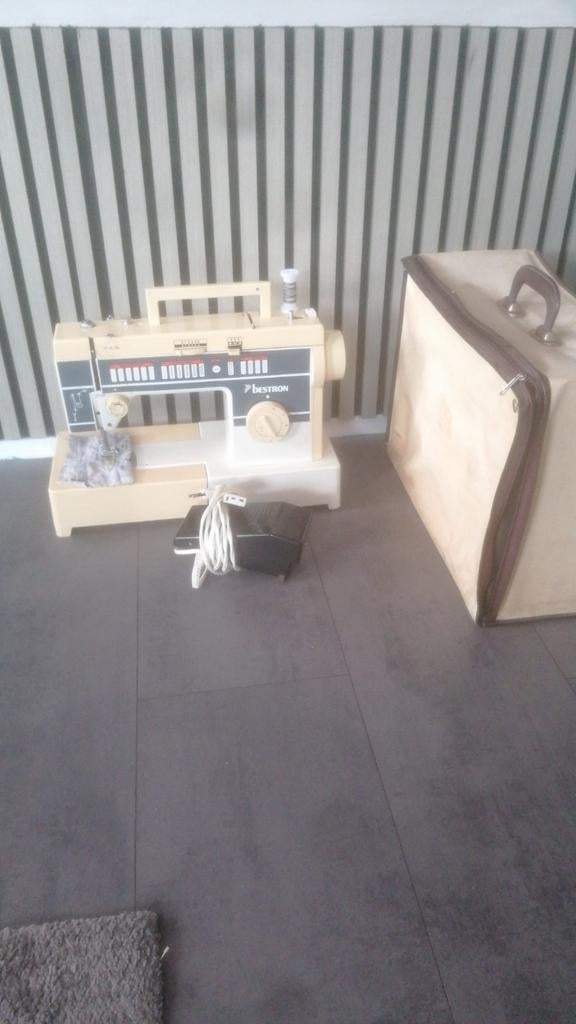 Bestron naaimachine, Hobby en Vrije tijd, Naaimachines en Toebehoren, Ophalen, Zo goed als nieuw, Naaimachine, Overige merken