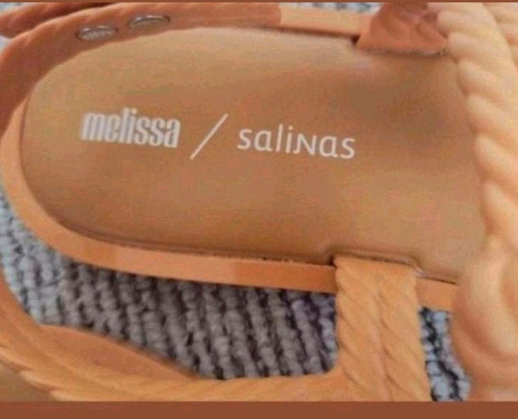 Melissa x Salinas sandalen mosterdgeel – maat 37, Melissa, Geel, Zo goed als nieuw, Sandalen of Muiltjes