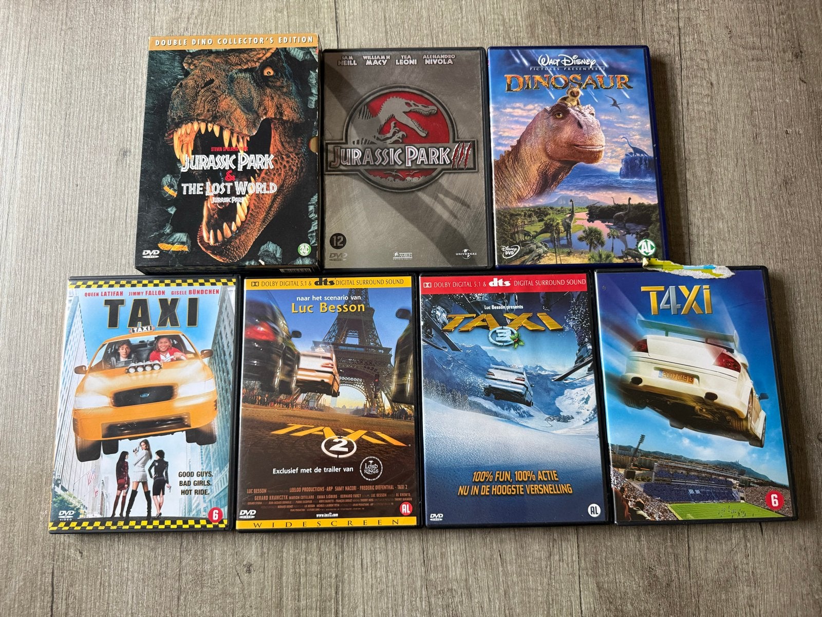 Taxi deel 1 t/m 4 & Dinosaur DVD’s, Nederlands, Ophalen of Verzenden, Vanaf 6 jaar, Inclusief doosje