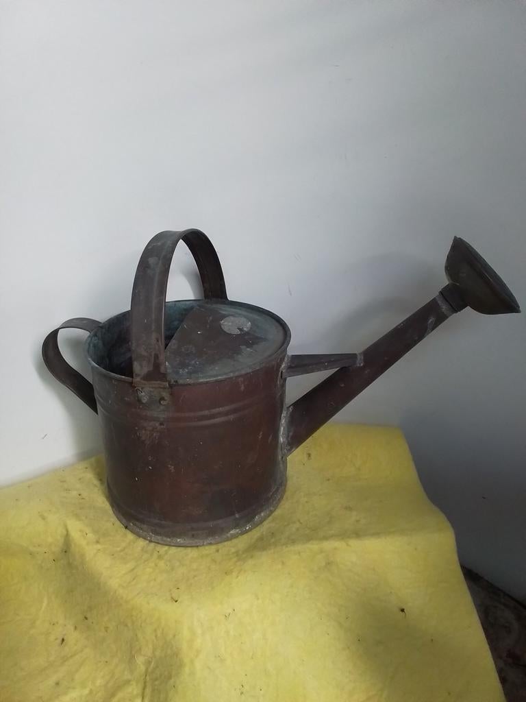 14959) 2 antieke koperen planten gieters  doorsnede 17cm, Ophalen of Verzenden