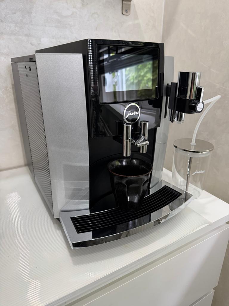 Jura S8 Black/Grey - Volautomatische Koffiemachine, Ophalen of Verzenden, Zo goed als nieuw, Koffiemachine, Koffiebonen