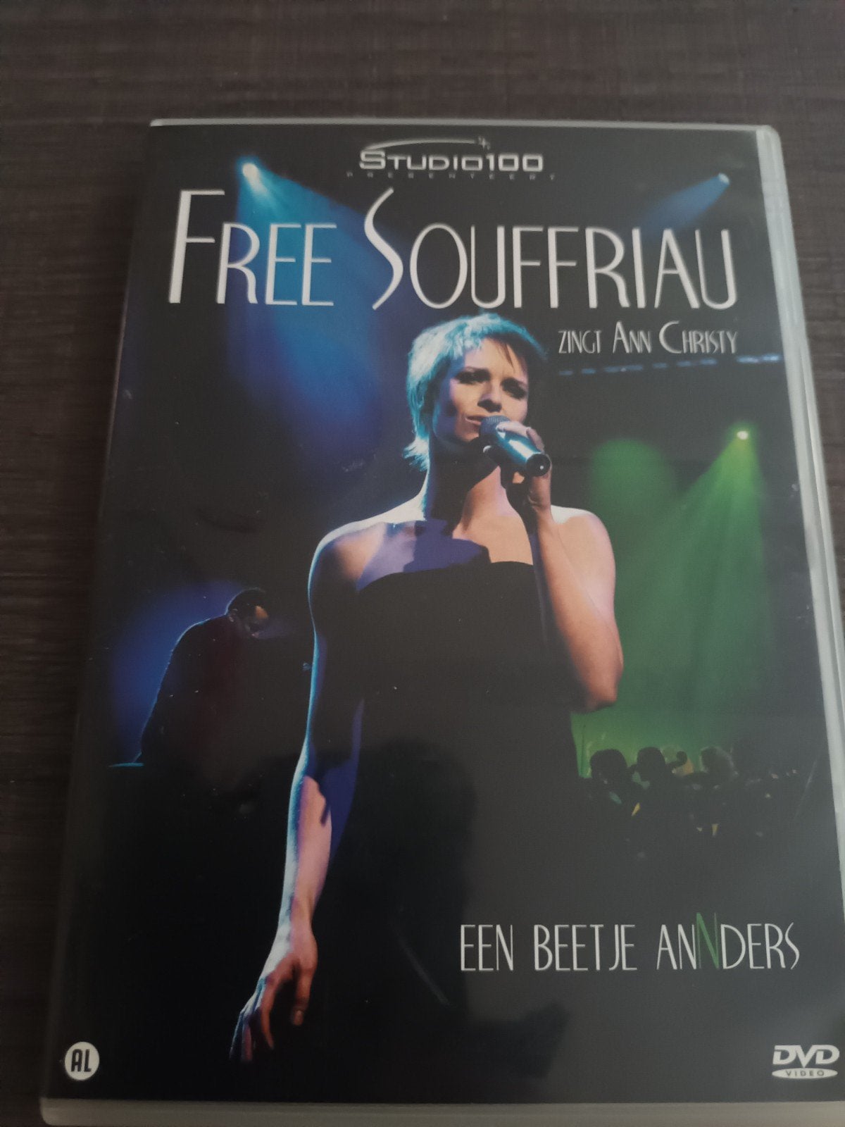 dvd Free Souffriau een beetje anders, Cd's en Dvd's, Dvd's | Horror, Alle leeftijden, Ophalen of Verzenden, Zo goed als nieuw