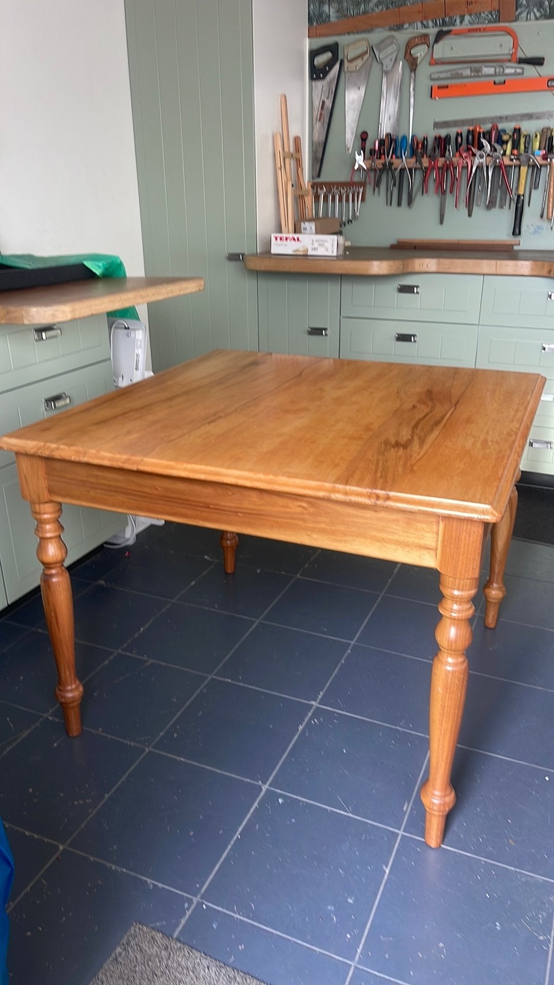 Massief houten eettafel met gedraaide poten, Huis en Inrichting, Ophalen, Vierkant, Zo goed als nieuw, Overige houtsoorten