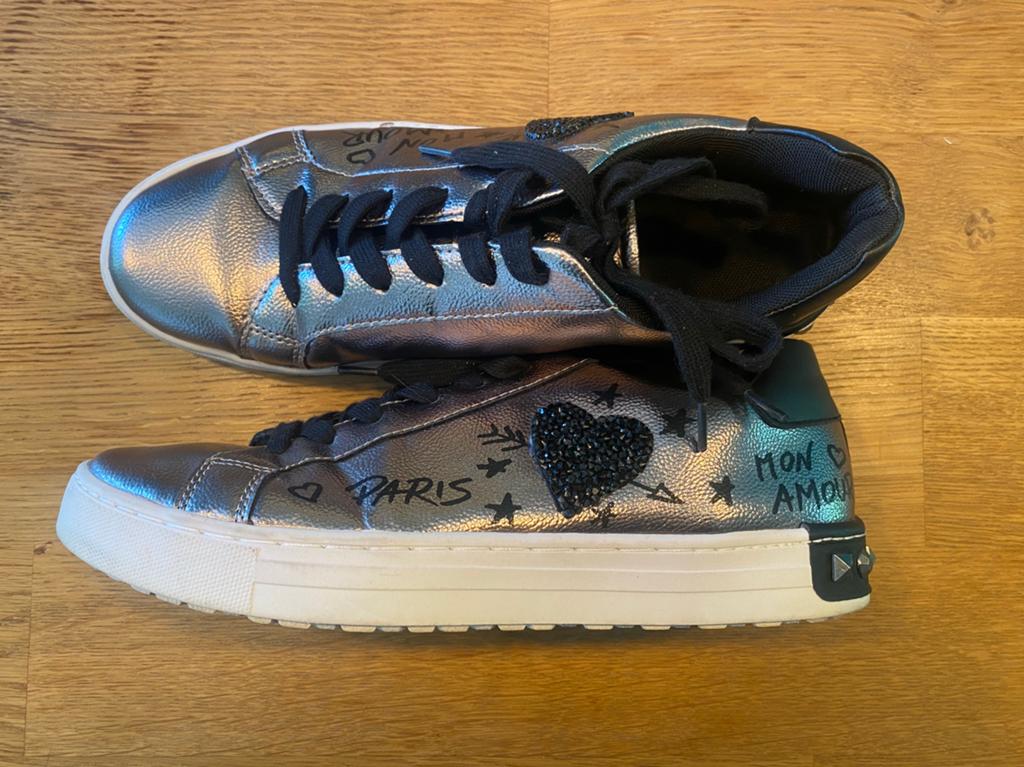 Graceland Zilverkleurige sneakers met zwarte veters Maat 41, Overige kleuren, Ophalen of Verzenden, Sneakers of Gympen, Gedragen