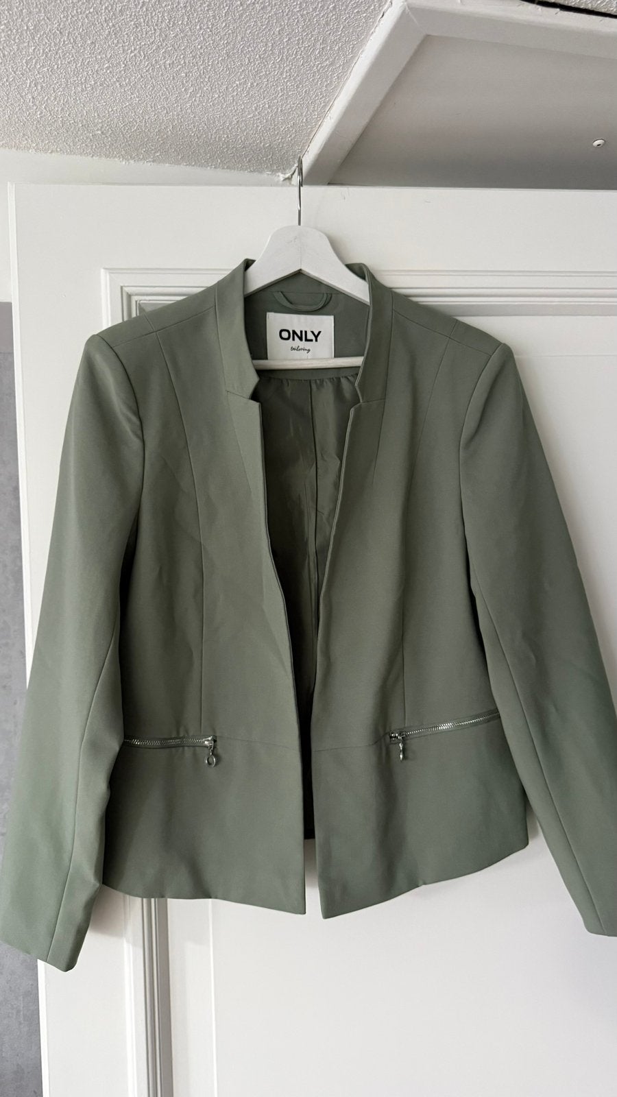 Nieuw groen jasje/blazer van Only maat XL, Kleding | Dames, Jasjes, Kostuums en Pakken, Verzenden, Maat 46/48 (XL) of groter, Nieuw