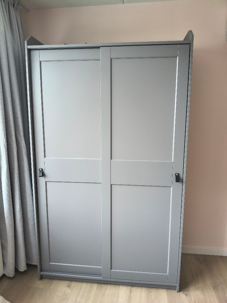 Ikea Hauga schuifdeurkast grijs, Huis en Inrichting, Ophalen, Gebruikt, 100 tot 150 cm, Met plank(en)