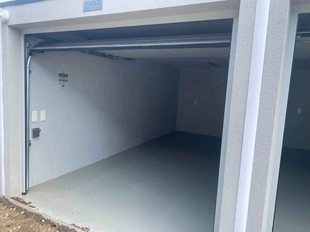 Te koop: Verhuurde garagebox / opslag (18m²) in Brunssum, Auto diversen, Autostallingen en Garages