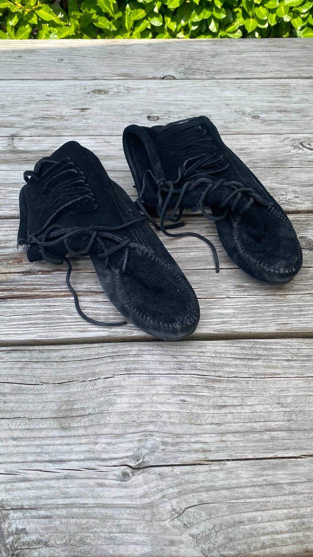Zwarte minnetonka’s maat 38, Ophalen of Verzenden, Zo goed als nieuw, Schoenen