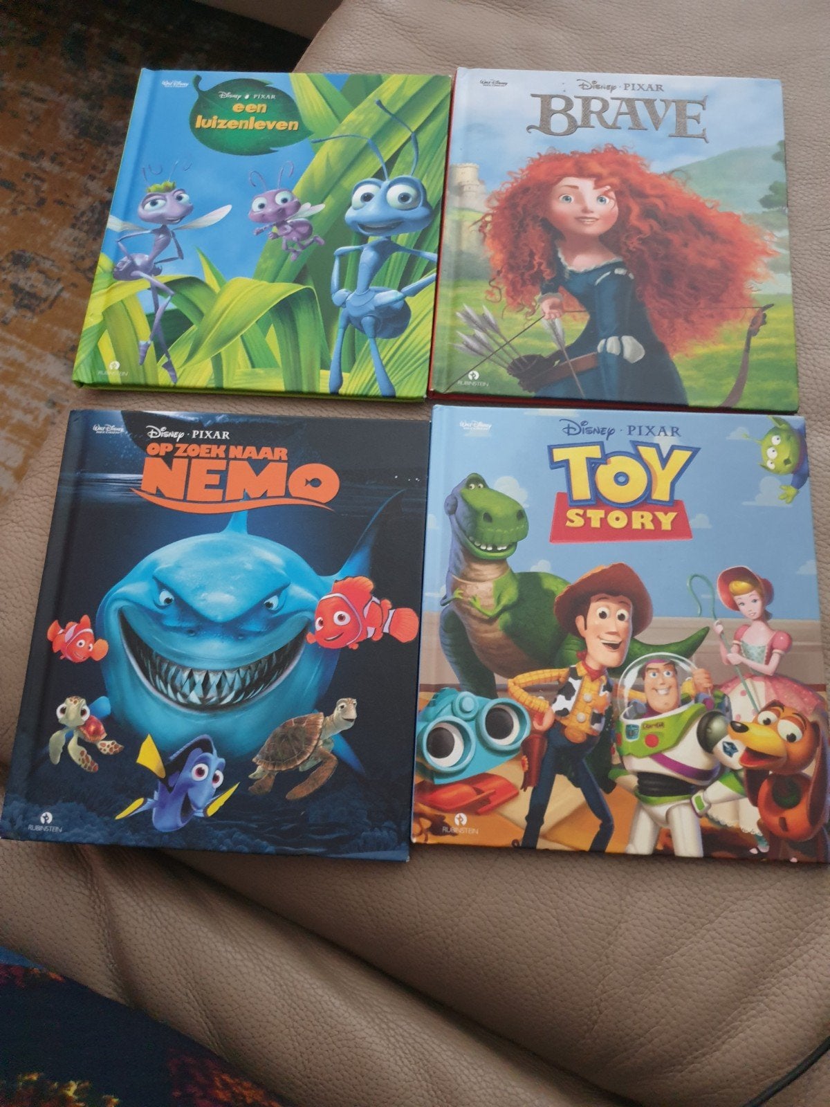 Disney Pixar Boeken: Een luizenleven, Brave, Nemo, Toy Story, Boeken, Ophalen of Verzenden, Gelezen, Disney Pixar, Fictie algemeen