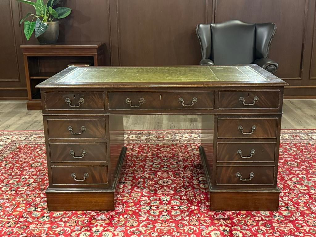 Klassiek Engels bureau #641, Ophalen of Verzenden, Zo goed als nieuw