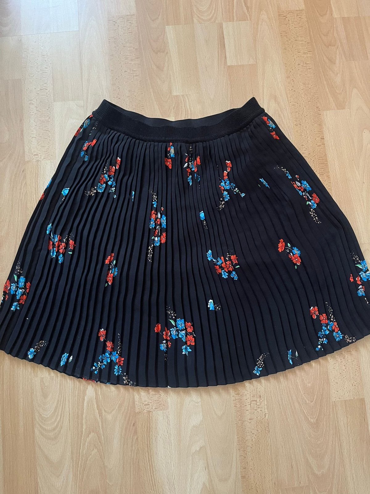 Second Female geplooide rok met bloemenprint, Kleding | Dames, Rokken, Maat 38/40 (M), Verzenden, Zwart, Zo goed als nieuw