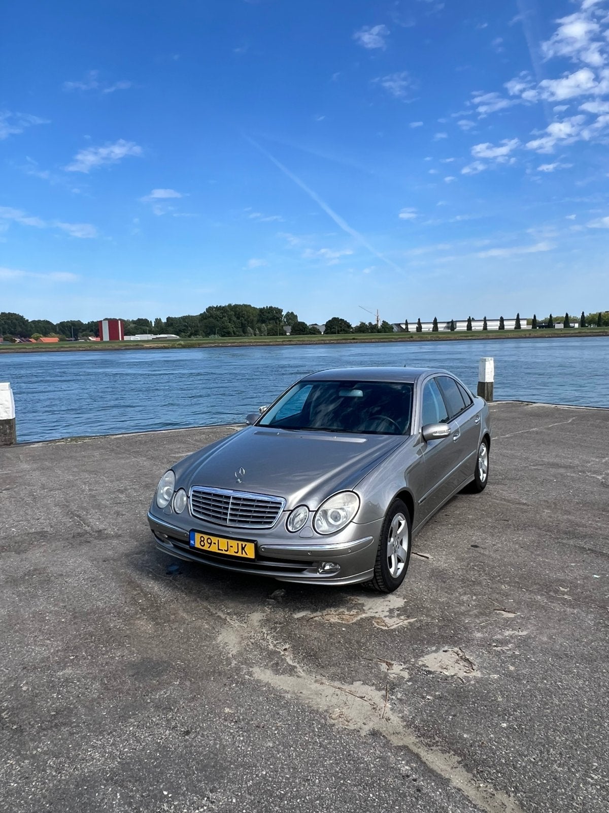 Mercedes-Benz E-Klasse 2.6 E240 Sedan AUT 2003 Grijs, Auto's, Automaat, Achterwielaandrijving, 2597 cc, 1505 kg