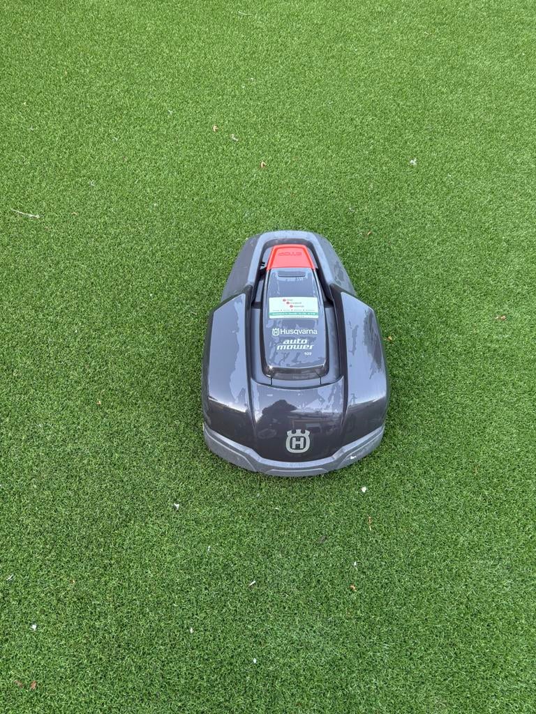 Husqvarna robotmaaier, Tuin en Terras, Robotmaaiers, Ophalen, Zo goed als nieuw, 20 tot 25 cm