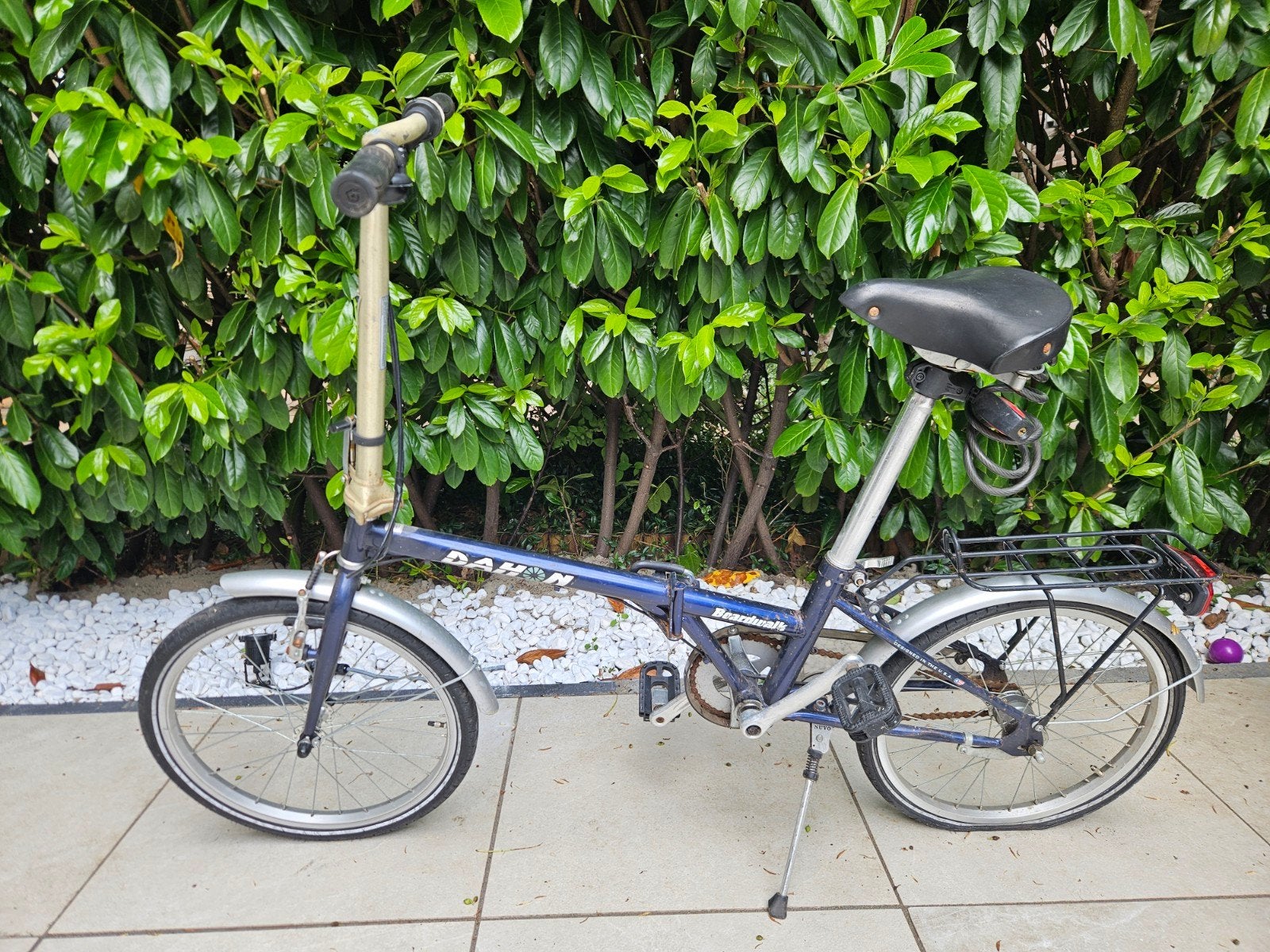 Dahon vouwfiets - Achterband lek, bel en remmen werken, 20 inch of meer, Gebruikt, Versnellingen, Ophalen of Verzenden