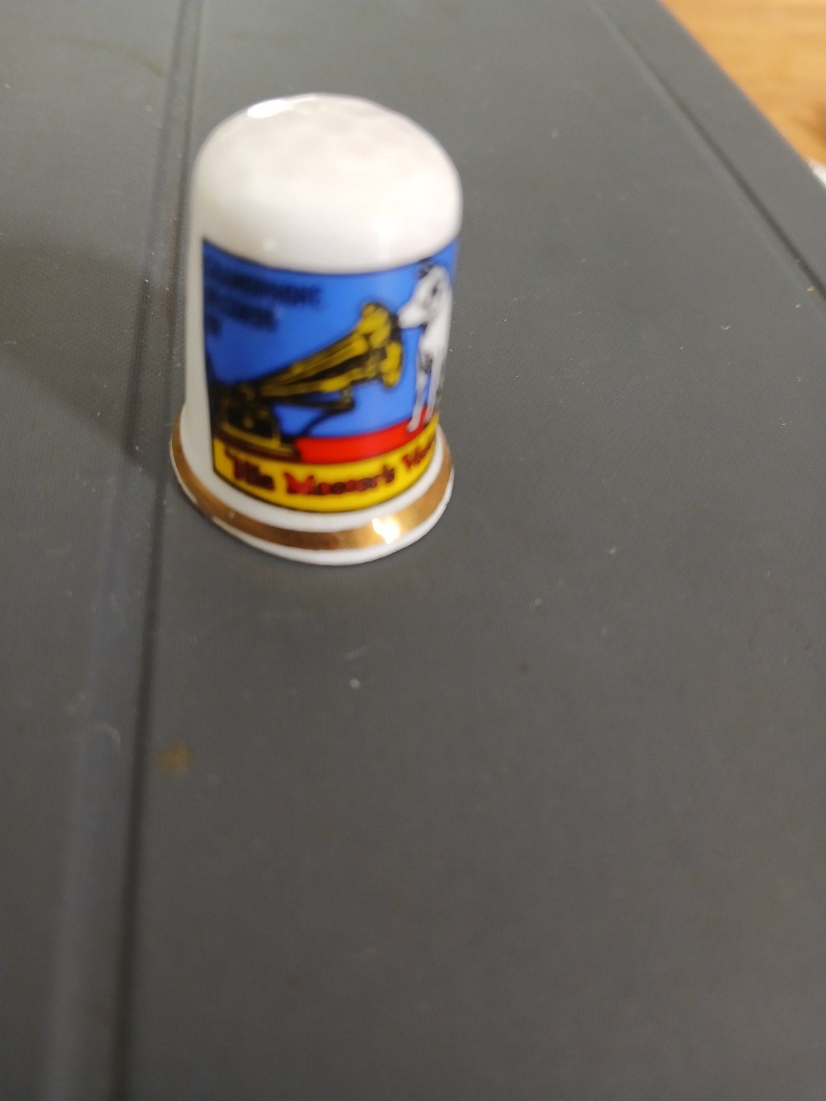 Vingerhoedje "His Master's Voice", Verzamelen, Ophalen of Verzenden, Zo goed als nieuw, Porselein, Nederland
