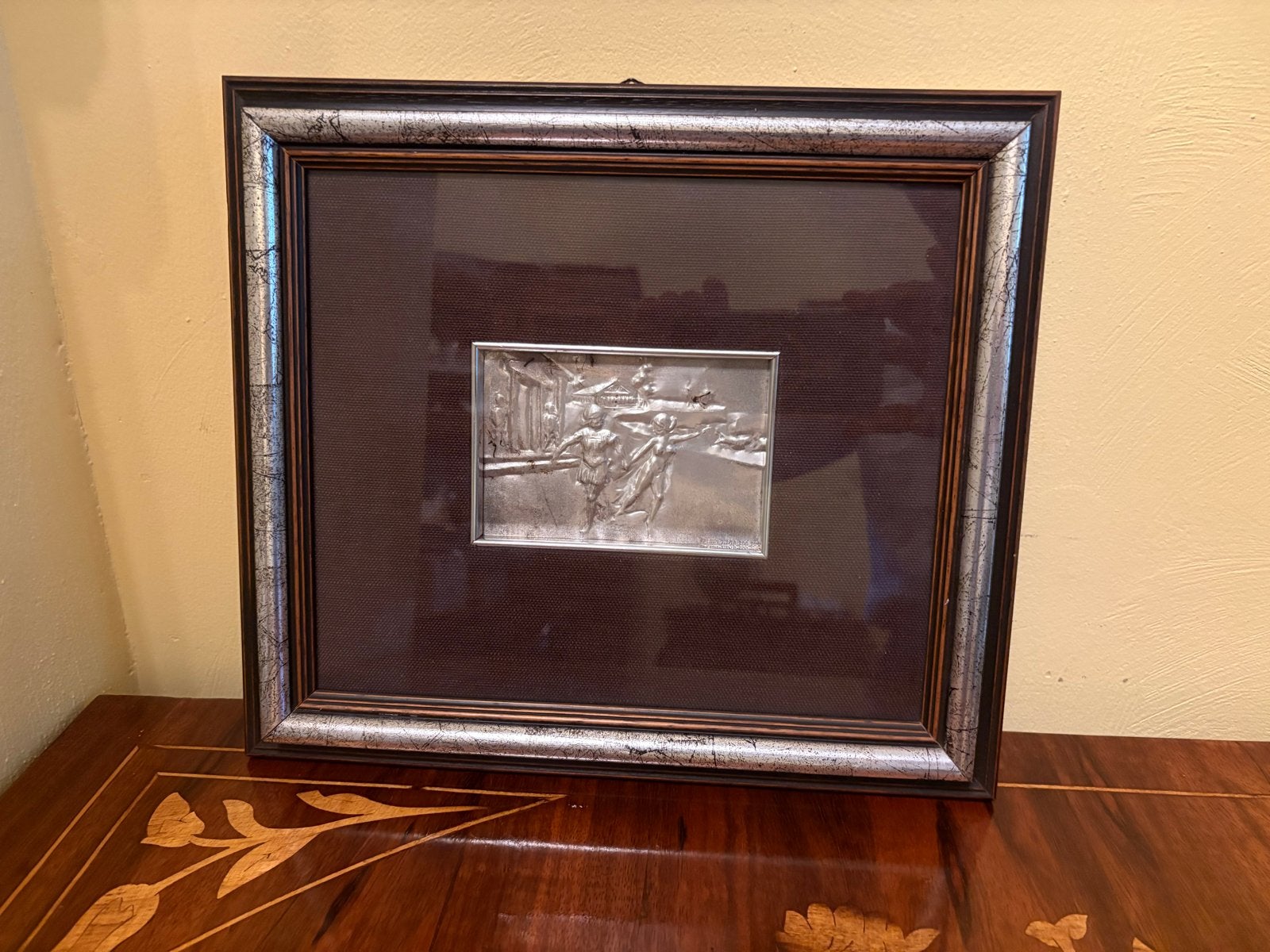 Ingelijst zilveren reliëf van een klassieke scène, Antiek en Kunst, Zilver, Ophalen of Verzenden, Handgemaakt, Wanddecoratie