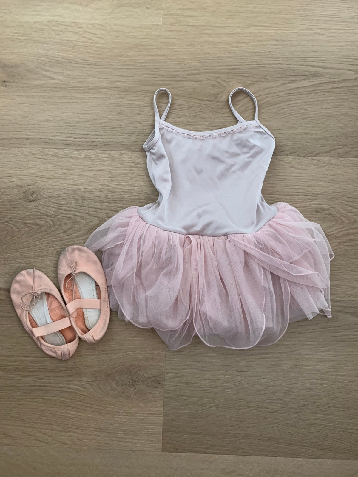 Gratis balletpakje (104/110) en balletschoentjes (25), Ophalen, Gebruikt, Kleding