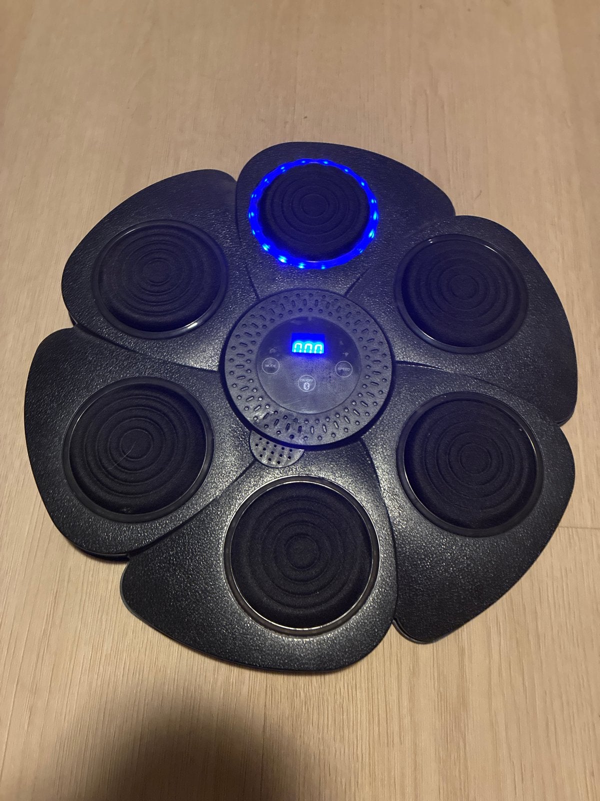 Elektronische boks trainer met handschoenen, Sport en Fitness, Ophalen of Verzenden, Nieuw, Boks-accessoire
