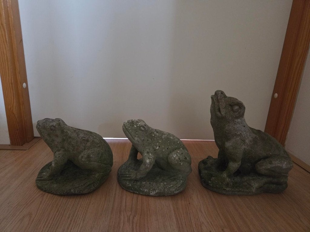 3 Kikkers van beton, 2 vergelijkbare, 1 grotere, Tuin en Terras, Tuinbeelden, Ophalen, Gebruikt, Beton, Dierenbeeld