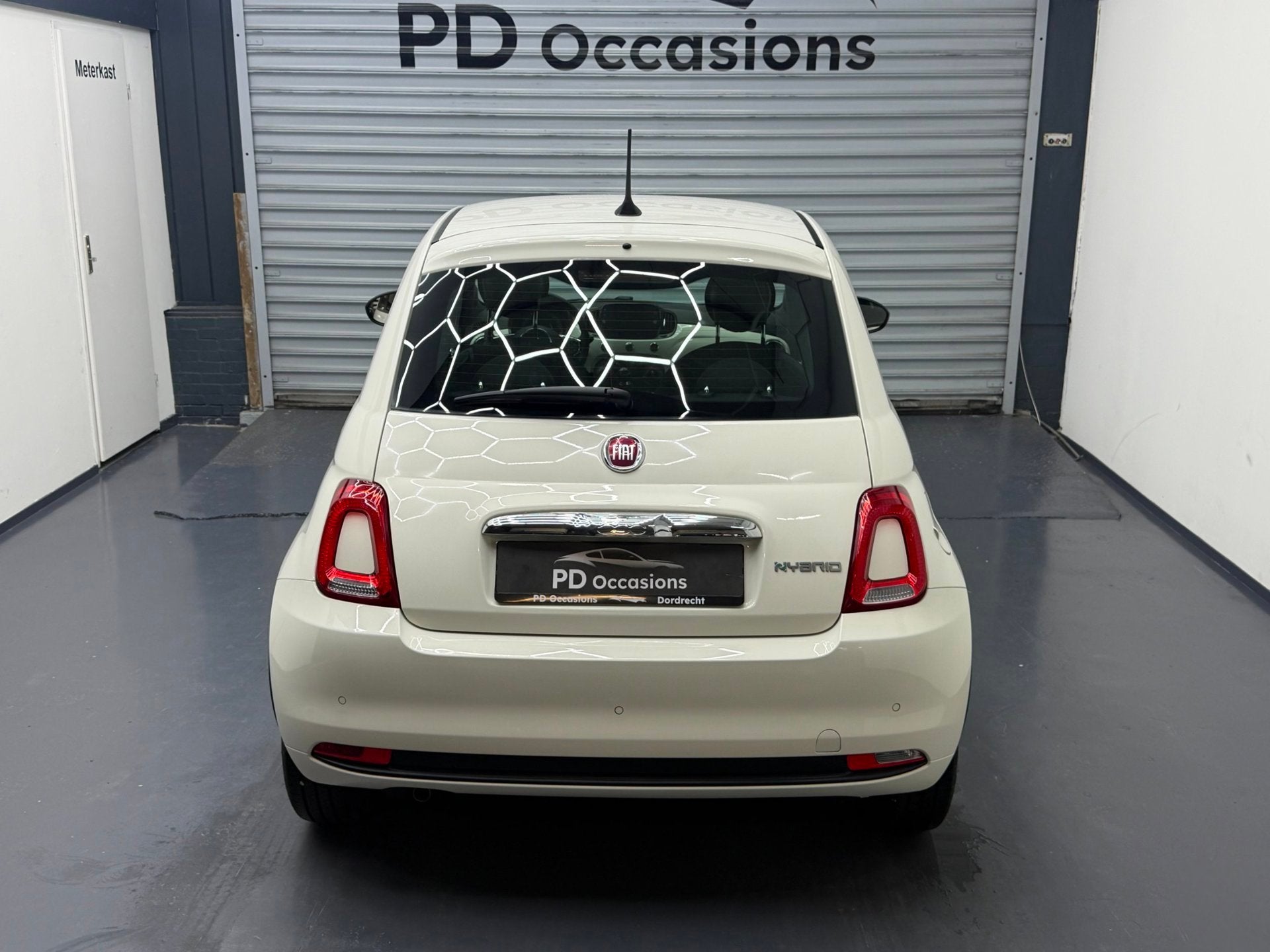 Fiat 500 1.0 Hybrid - Airco - Groot scherm - Parkeersensoren, Auto's, Fiat, Voorwielaandrijving, Stof, Gebruikt, Zwart