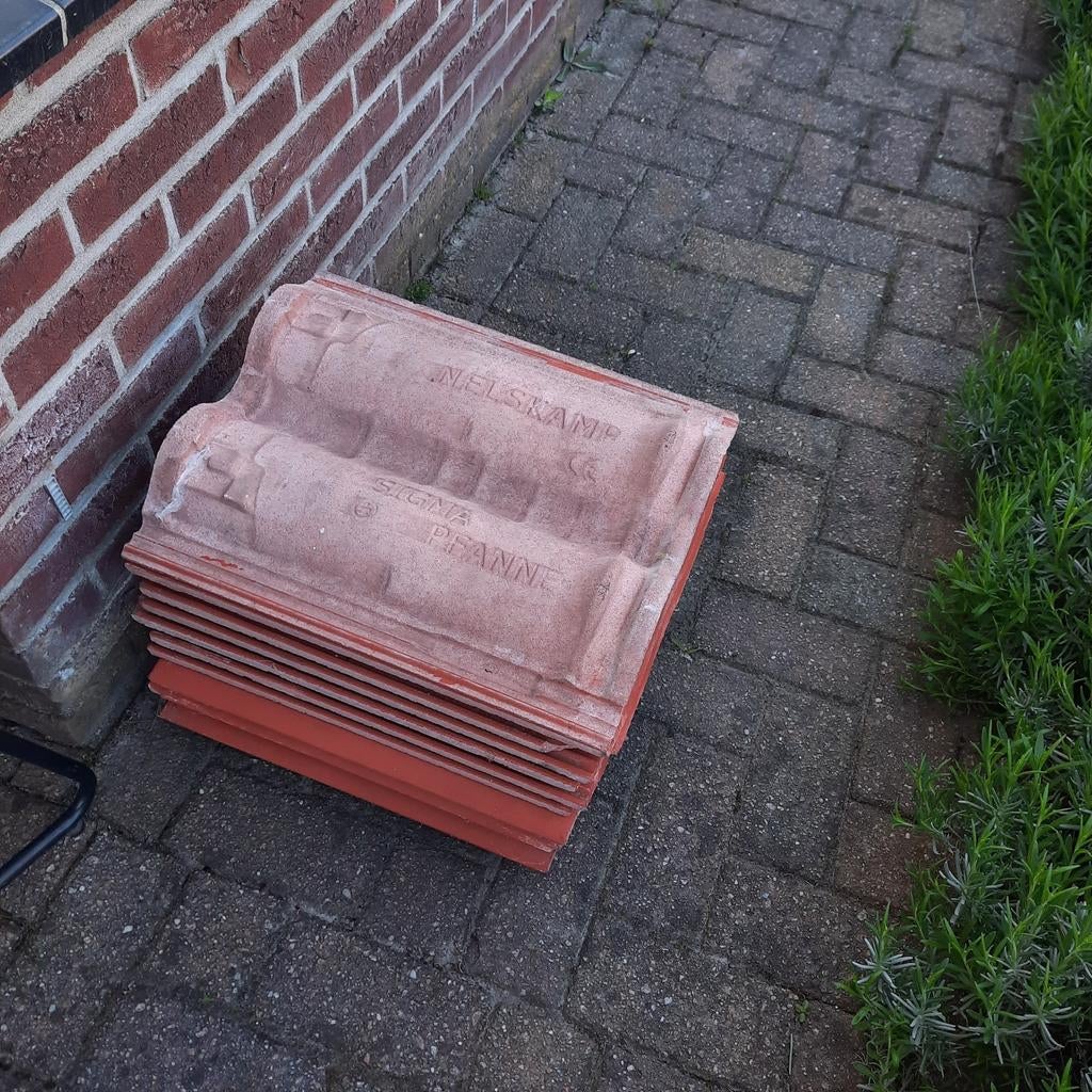 11 Nelskamp Sigma Pfanne Dakpannen (rood), Doe-het-zelf en Verbouw, Dakpannen en Dakbedekking, Ophalen, Steen of Klei, Zo goed als nieuw
