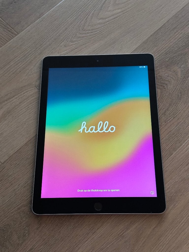 Ipad 6de Generatie, Computers en Software, Apple iPads, Gebruikt, Apple iPad, Wi-Fi, 10 inch, 32 GB, Zilver, Ophalen of Verzenden