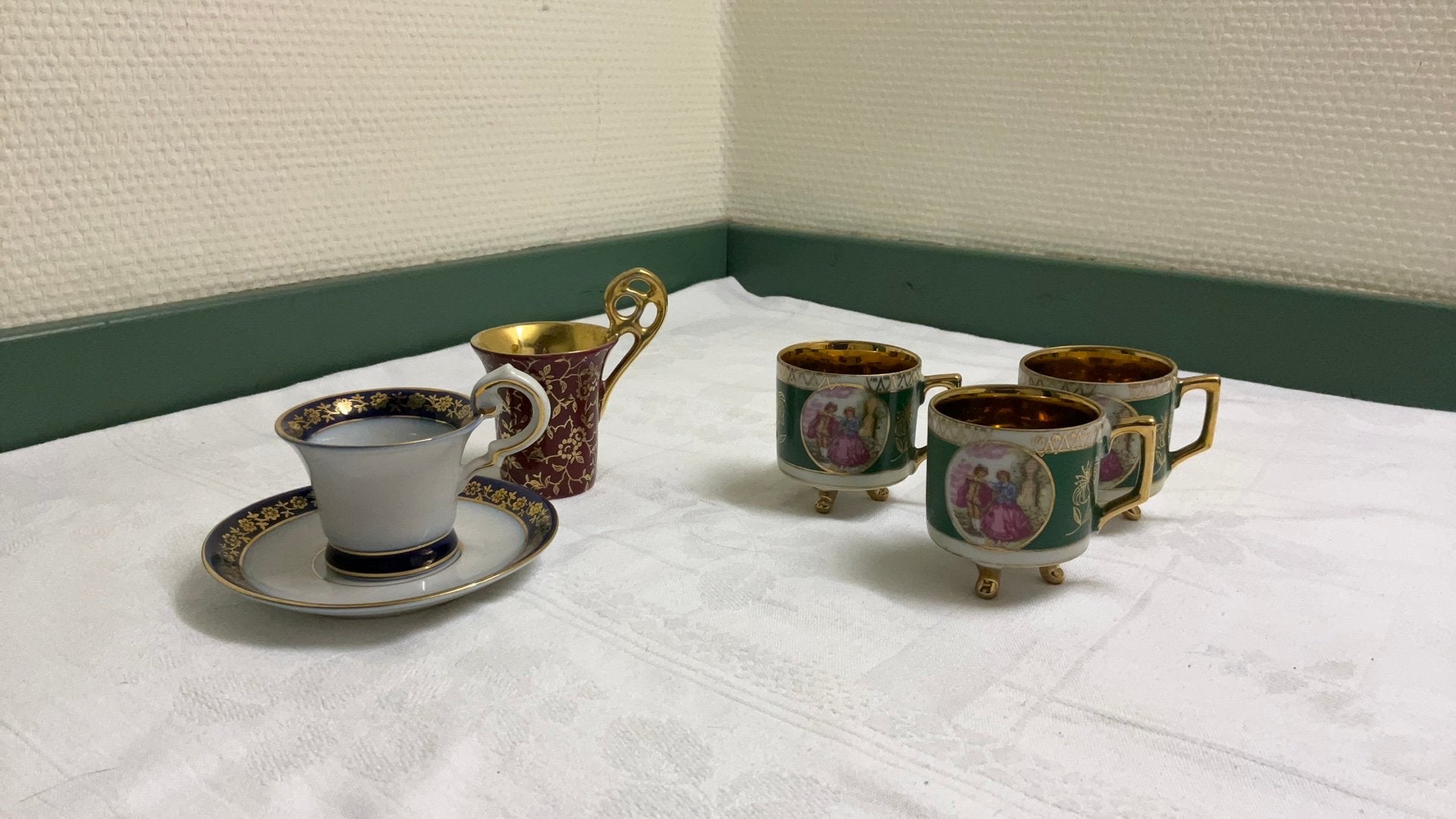 Duitsland, brocante mokka kopjes, bladgoud, Ophalen of Verzenden