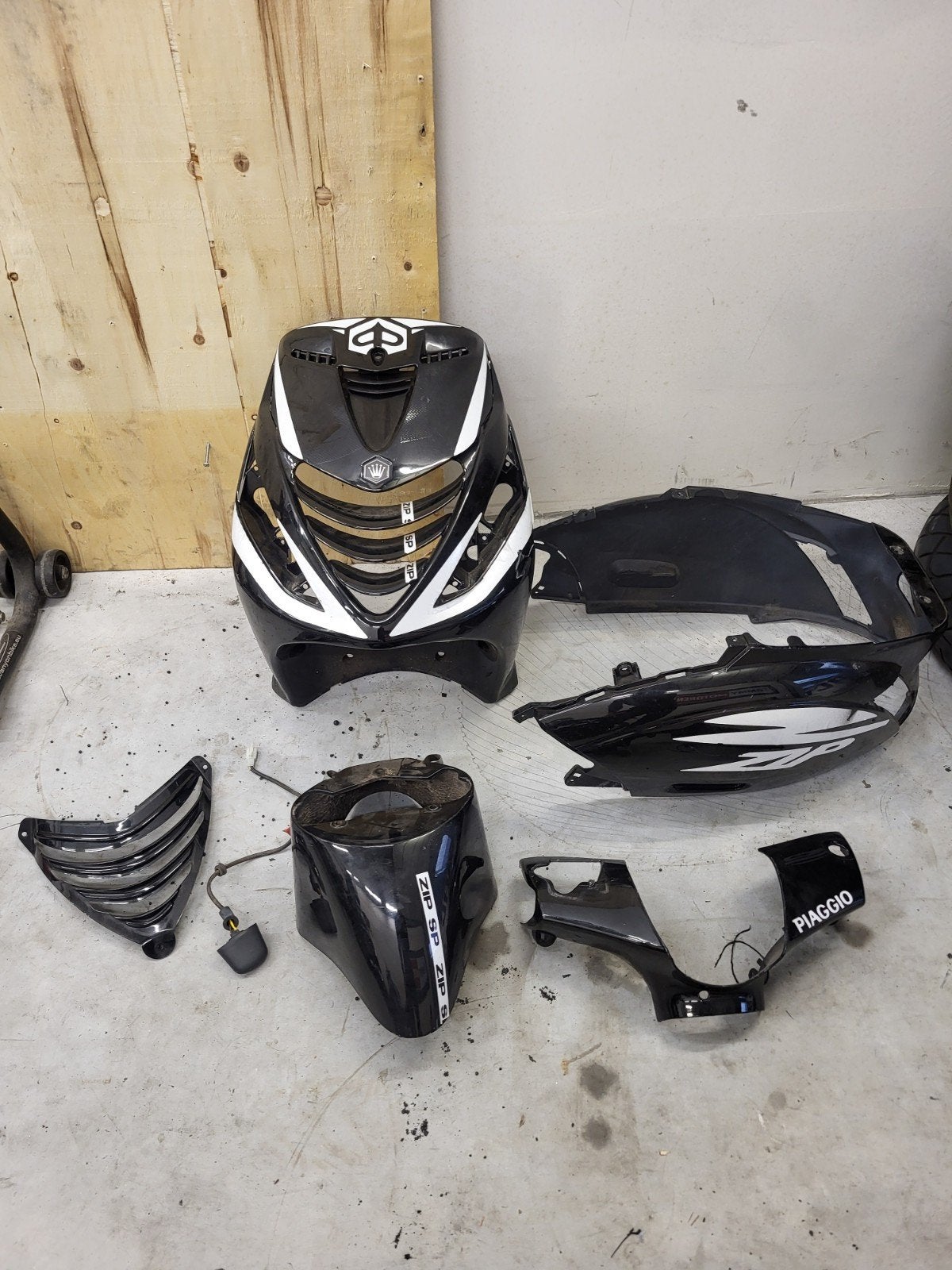 Piaggio Zip SP Kappen Set - Zwart/Wit, Ophalen, Gebruikt, Kap, Piaggio