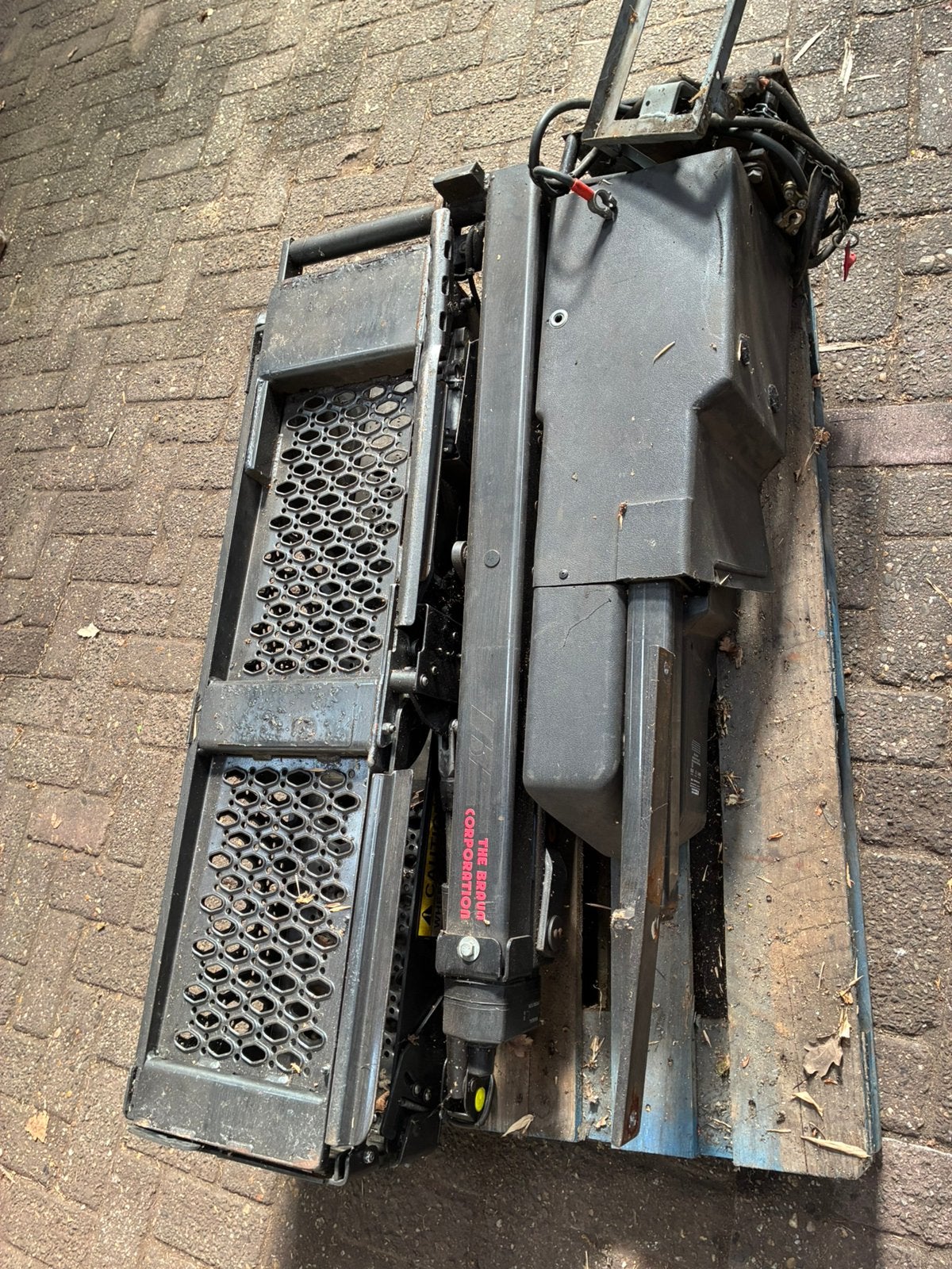 Lift voor rolstoel ed., the braun corporation, Auto-onderdelen, Ophalen