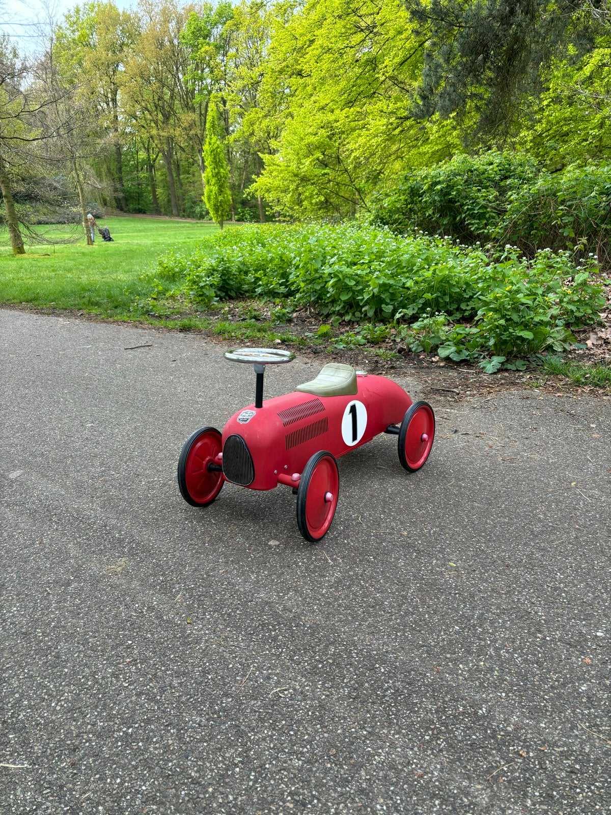 Rode loopauto retro stijl met nummer 1, Kinderen en Baby's, Ophalen, Gebruikt