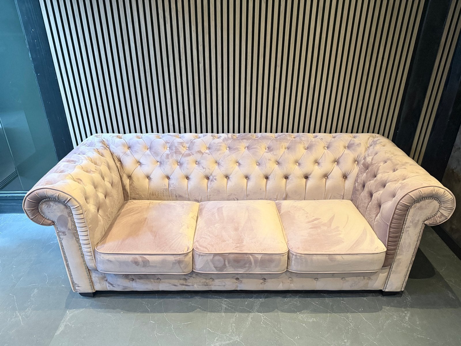 Luxe Roze Chesterfield Bank - Zo goed als nieuw, Driepersoons, 75 tot 100 cm, Ophalen of Verzenden, Zo goed als nieuw