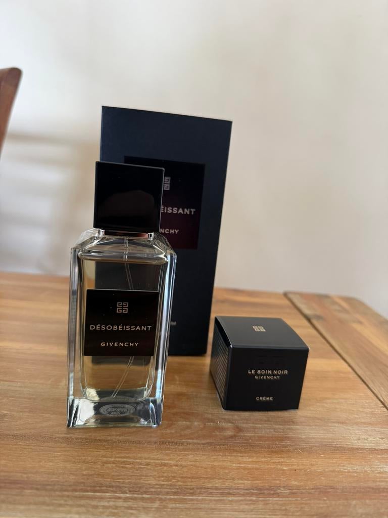 Nieuw: Givenchy Désobéissant Eau de Parfum 100ml + dagcreme, Ophalen of Verzenden, Zo goed als nieuw