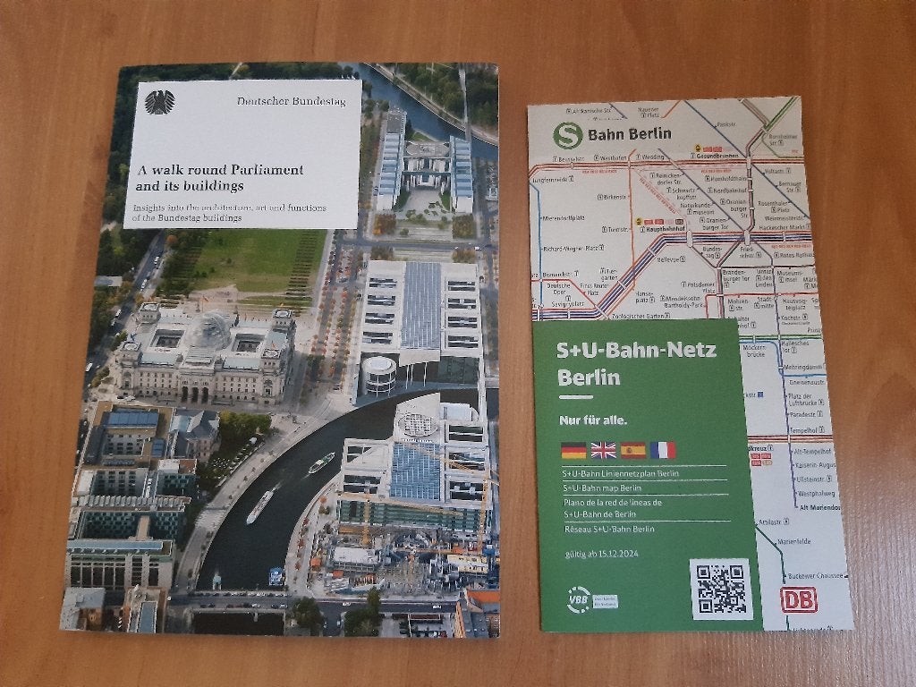 Berlijn Reisgids & OV-kaart: Bundestag en S+U-Bahn, Europa, Zo goed als nieuw, Reisgids of -boek, Deutscher Bundestag