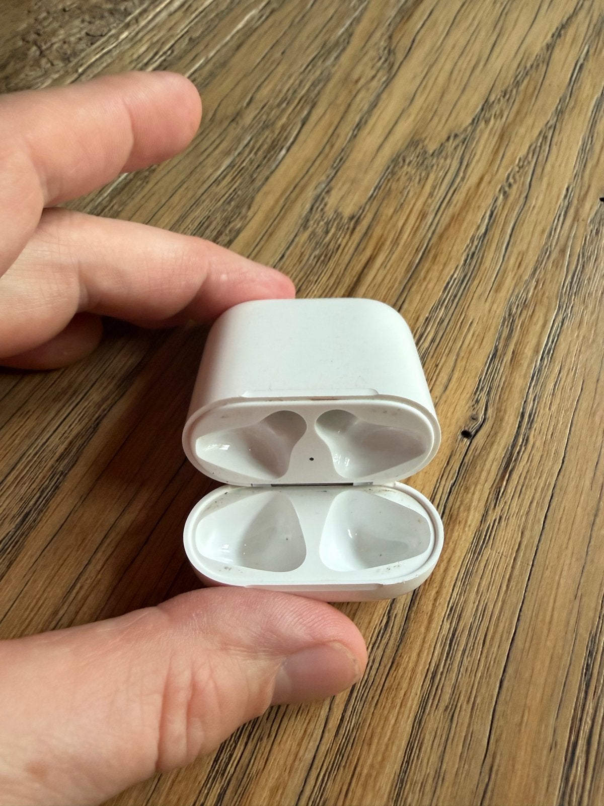 Apple AirPods 1 Oplaadcase (zonder oortjes), Ophalen of Verzenden, Gebruikt, Overige typen, Apple