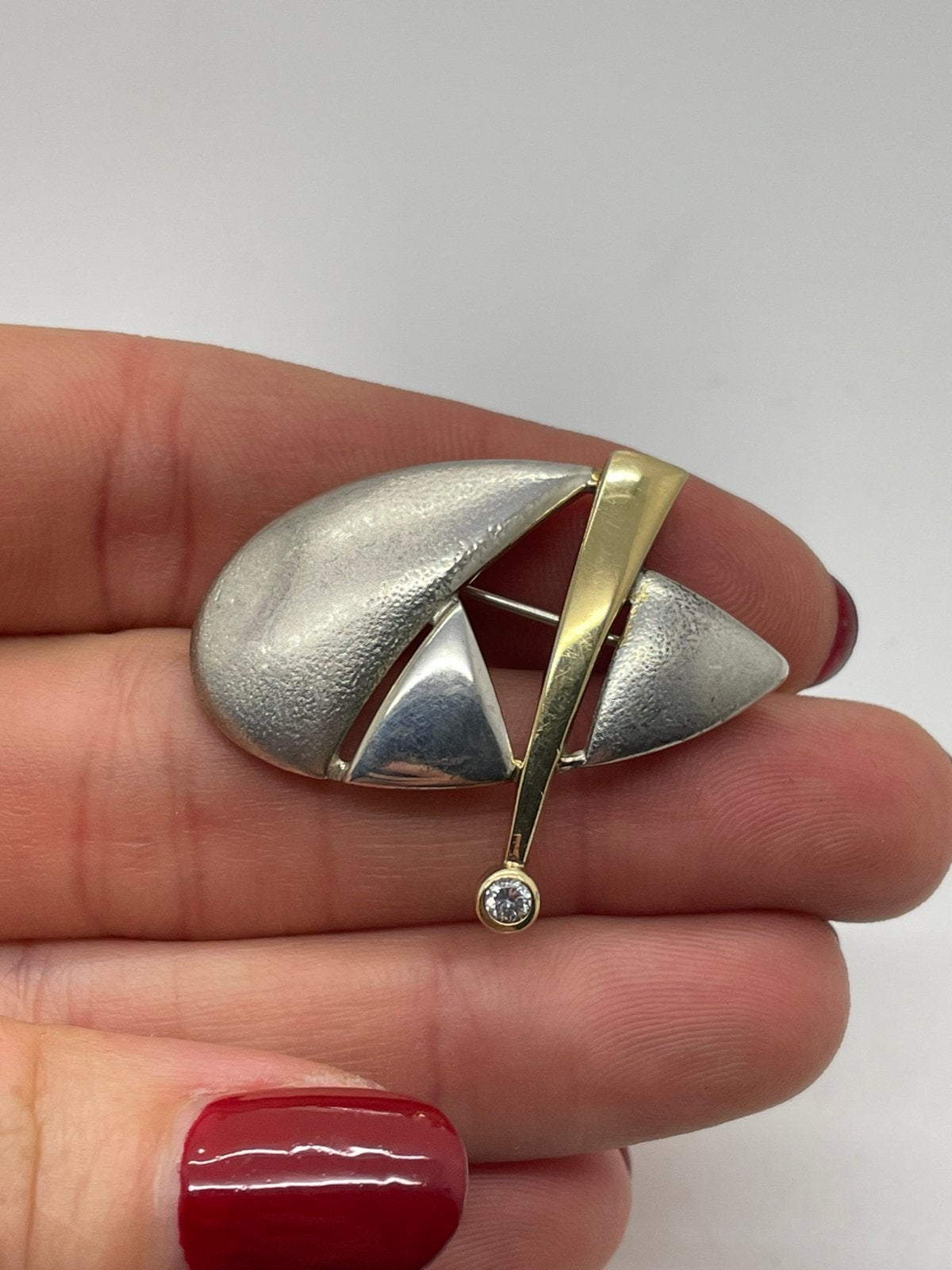 G345 Prachtige zilveren TEKA broche bicolor, Met kristal, Minder dan 4 cm, Ophalen of Verzenden, X