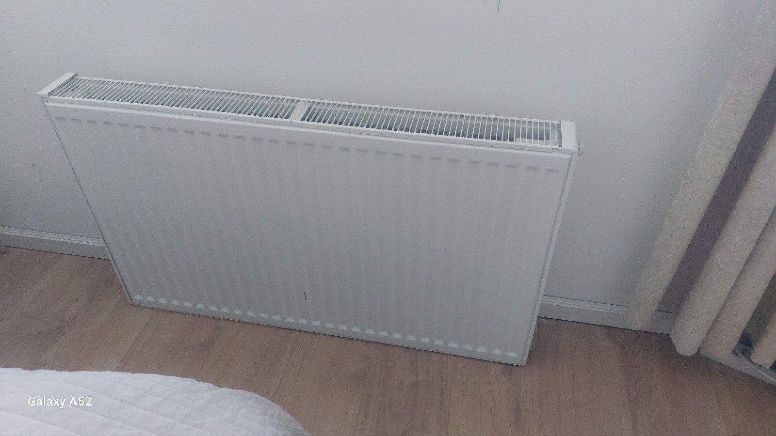 Radiator met goede capaciteit - overbodig geworden, Ophalen, 30 tot 80 cm, Radiator, Zo goed als nieuw